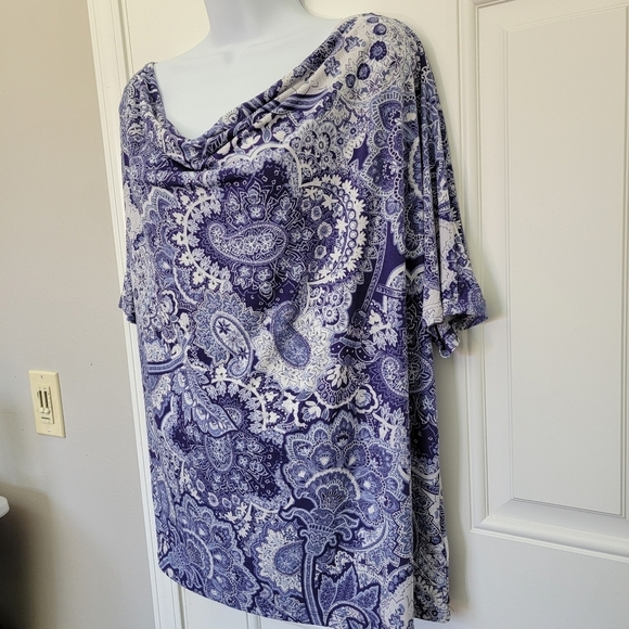 Tahari Short Sleeve Rayon Blouse Paisley Print Blue White Cowl Neck Stretch 1X - Picture 2 of 9